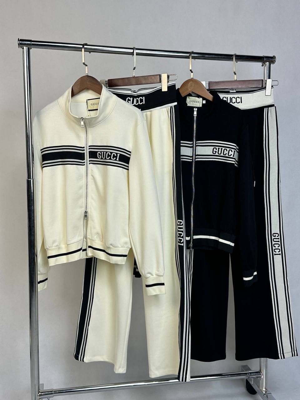 photo_۲۰۲۵-۱۲-۰۴_۱۸-۱۷-۰۷ ست سویشرت شلوار برند Gucci کد:0022 - تصویر 1